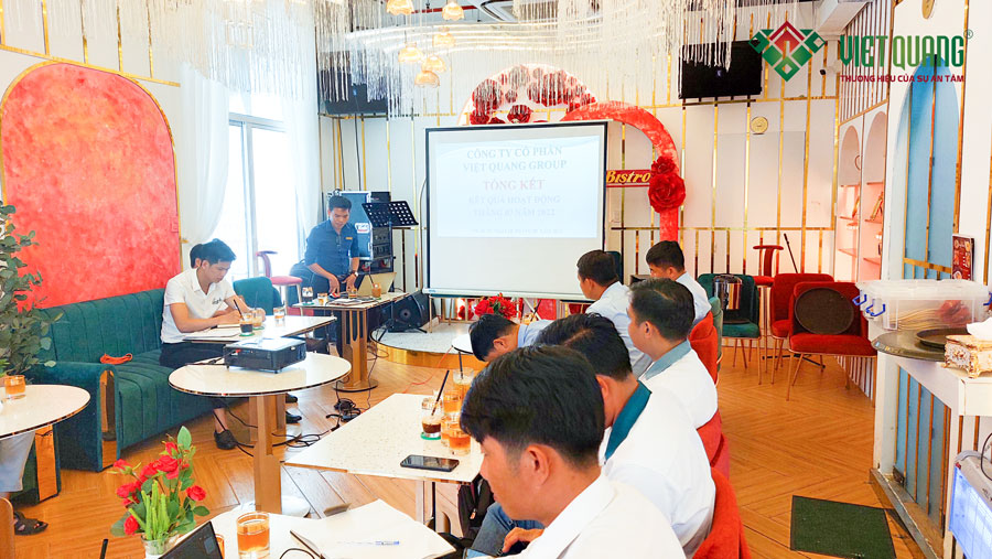 Công ty cổ phần Việt Quang Group tổ chức cuộc họp tổng kết tháng 7/2022 để tổng kết hoạt động kinh doanh và kế hoạch doanh thu 5 tháng cuối năm