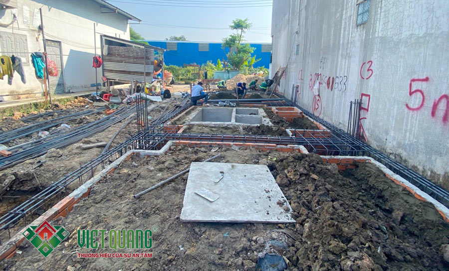 Đội ngũ công nhân Việt Quang Group thi công gia công và lắp đặt thép móng nhà phố 4 tầng nhà chị Ngọc Tại Bình Dương