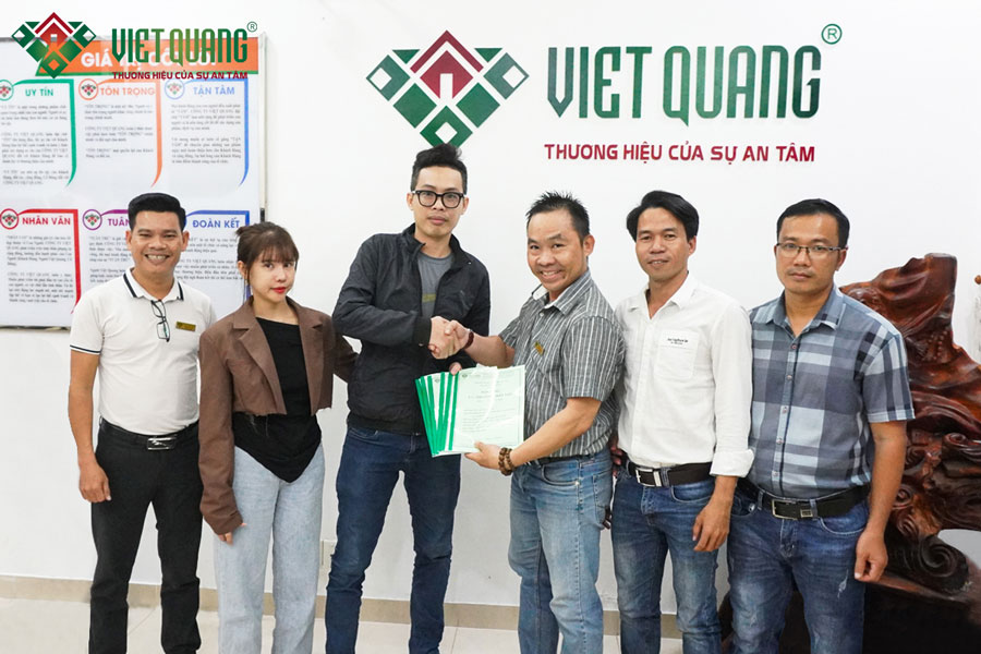 Ký hợp đồng xây dựng nhà phố 1 trệt 2 lầu sân thượng 61m2 nhà anh Trung Quận 7 