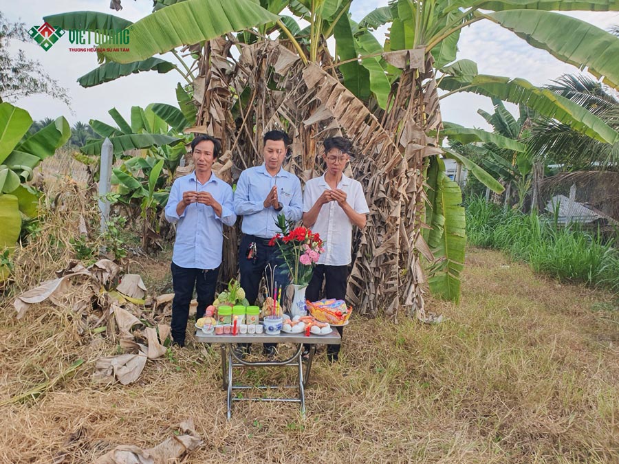 Đồng thời khởi công xây mới nhà Chị Oanh ở Củ Chi và công trình sửa chữa nhà Anh Khôi ở Quận 9
