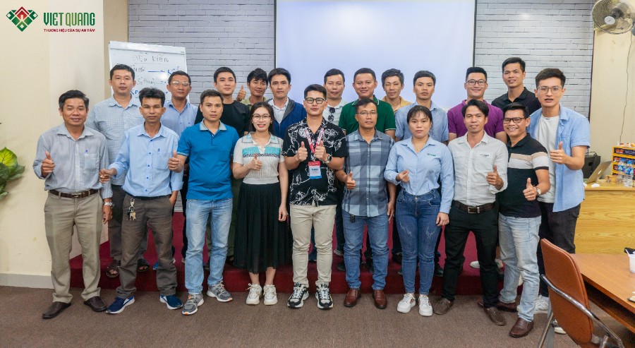Nhân viên công ty Việt Quang tham gia huấn luyện nâng cao kỹ năng chăm sóc khách hàng tháng 2/2023 
