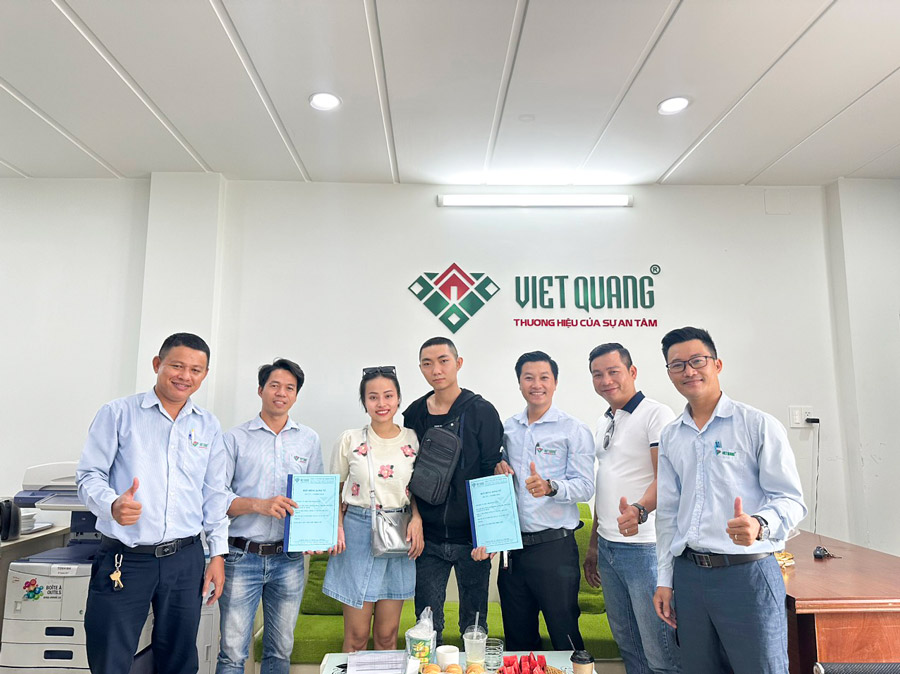 Ký hợp đồng sửa chữa nhà trọn gói cho gia đình Chị Cầm ở Quận 8