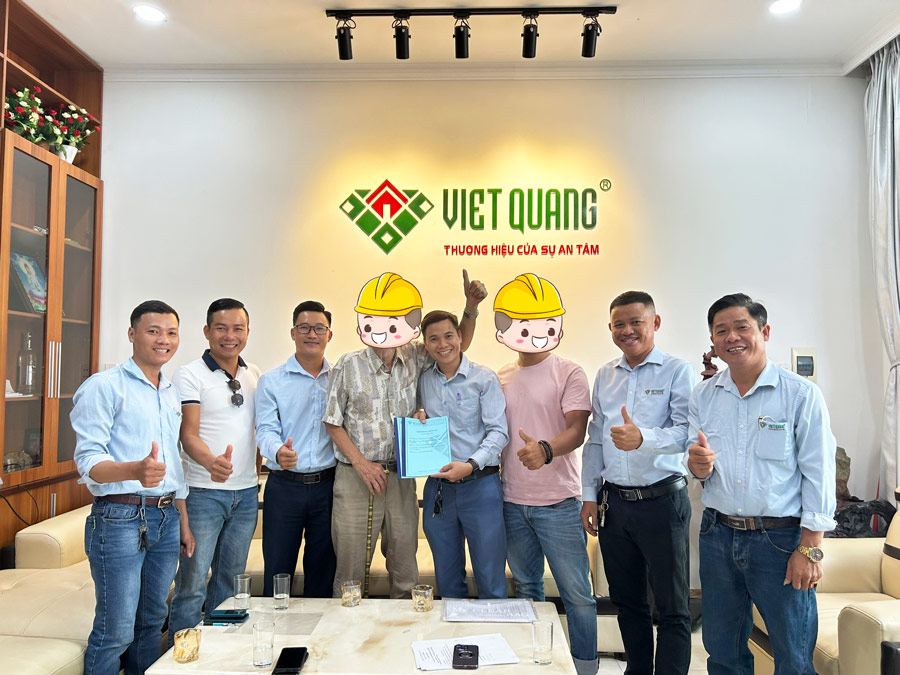 Ký hợp đồng xây nhà 1 trệt 1 lửng 3 lầu sân thượng diện tích 4x23m của gia đình Anh Minh ở Quận 3