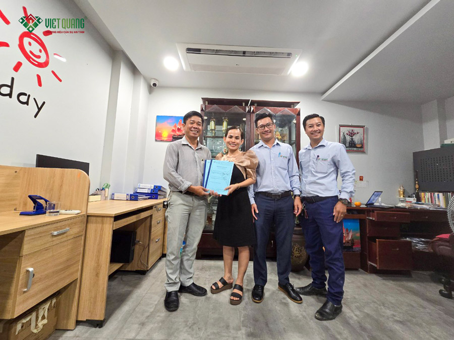 Ký hợp đồng xây nhà trọn gói 5 tầng nhà Chị Liễu ở Bình Thạnh