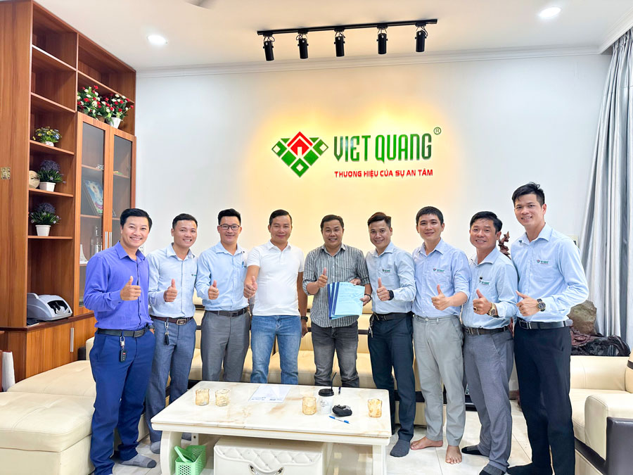 Ký hợp đồng xây nhà trọn gói quy mô 3 tầng, sân thượng của gia đình Anh Pháp ở Quận 8
