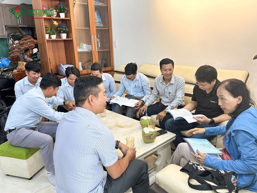 ký kết hợp đồng sửa chữa nâng tầng nhà 2 tầng thành nhà 4 tầng, diện tích 5x20,6m của gia đình Anh Duy Anh ngụ ở Quận Tân Bình