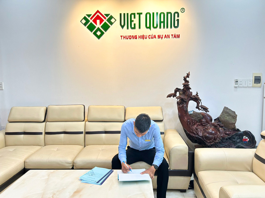 ký hợp đồng sửa nhà trọn gói TPHCM, nhà 1 trệt 1 lửng, diện tích 4x10m của gia đình Anh Vĩnh ngụ tại Quận 5
