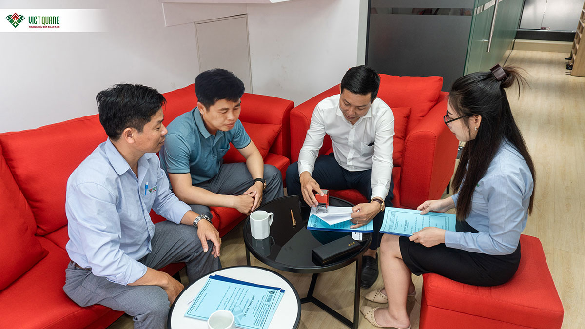 Ký kết hợp đồng xây nhà mới với Chủ Đầu Tư Anh Quân tại chi nhánh Quận 10 