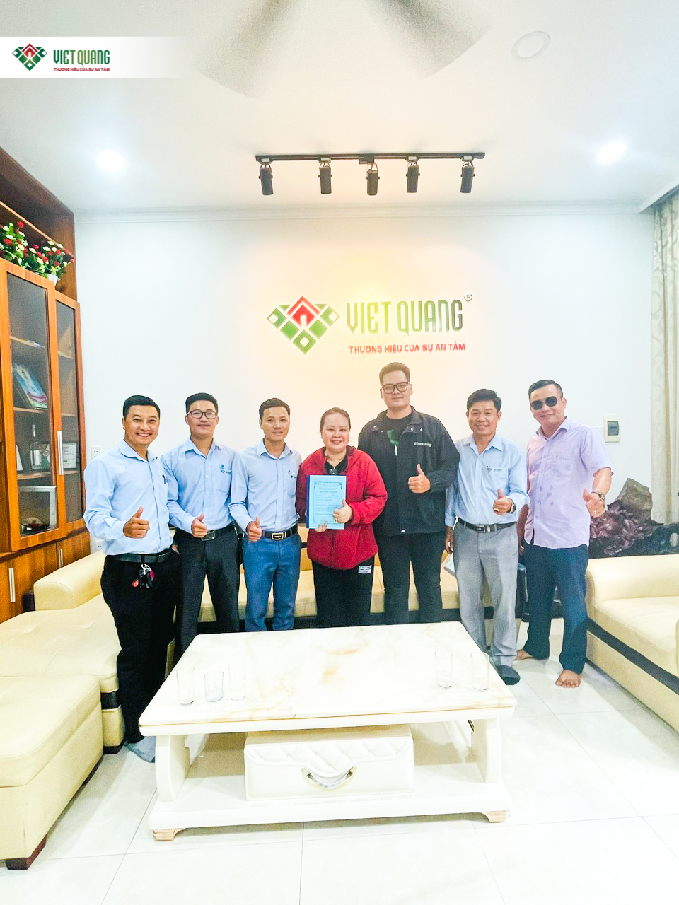 Ký hợp đồng xây trọn gói 1 Trệt 2 Lầu và Mái nhà Cô Hà ở Quận Bình Thạnh
