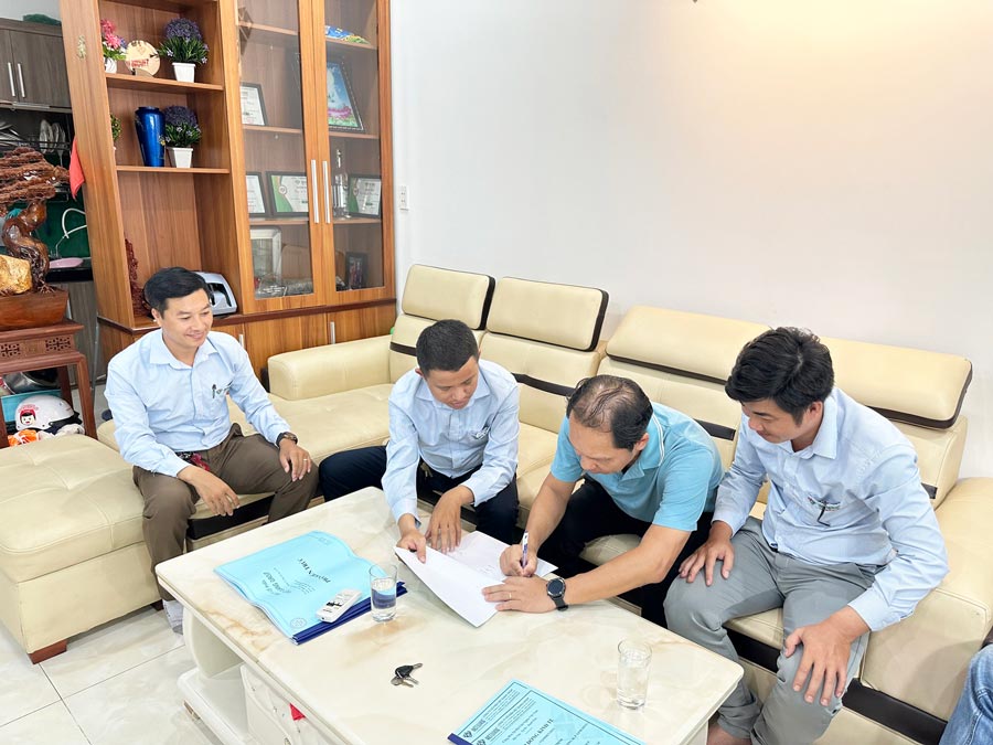 Việt Quang Group ký hợp đồng sửa chữa nhà cấp 4 thành nhà 2 tầng mái nhật nhà anh Thịnh ở TP. Thủ Đức