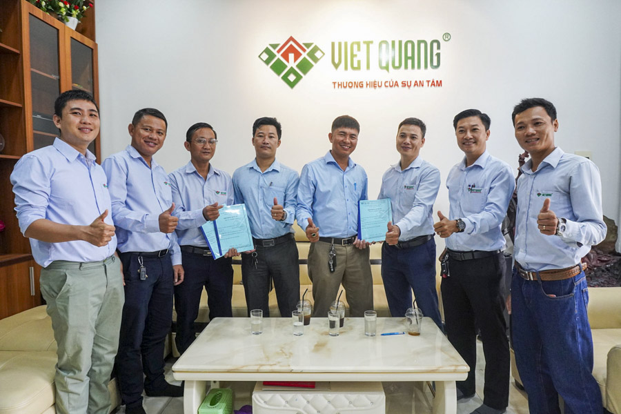 Cuối tuần Việt Quang Group đón tiếp 2 chủ đầu tư ký hợp đồng sửa chữa nâng tầng nhà và tư vấn xây dựng nhà 5 tầng 
