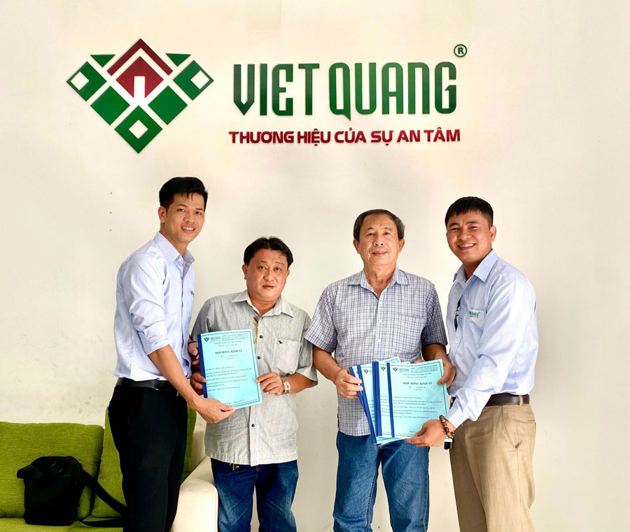 Việt Quang Group ký hợp đồng xây dựng trọn gói 2 căn liên kề nhà anh Đuổi ở Quận 9 