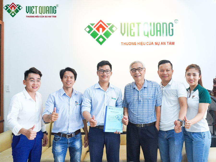 Việt Quang Group ký hợp đồng xây dựng nhà 1 trệt 2 lầu sân thượng tum thang 4x10m nhà chú Thiệu ở Quận Tân Bình 