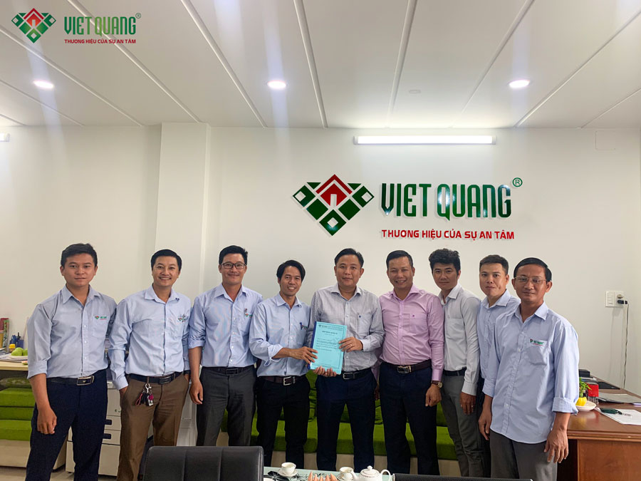 Việt Quang Group ký hợp đồng xây dựng nhà 1 trệt 2 lầu sân thượng 4x20m nhà anh Duẩn ở Quận 7 
