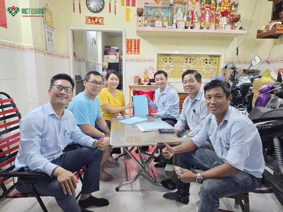 Ký hợp đồng xây nhà 4 tầng trọn gói Anh Vệ ở Quận 5