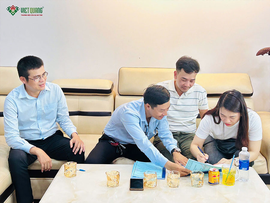 Ký hợp đồng thi công trọn gói nhà phố 1 trệt 2 lầu nhà chị Yến Quận Bình Thạnh