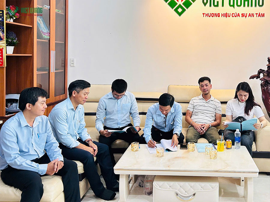 Ký hợp đồng thi công trọn gói nhà phố 1 trệt 2 lầu nhà chị Yến Quận Bình Thạnh