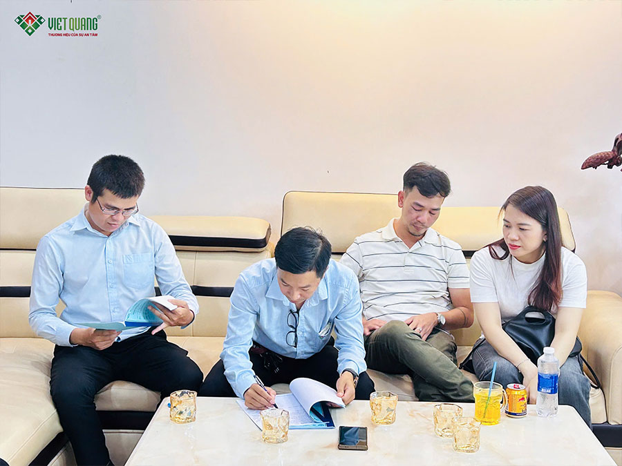 Ký hợp đồng thi công trọn gói nhà phố 1 trệt 2 lầu nhà chị Yến Quận Bình Thạnh
