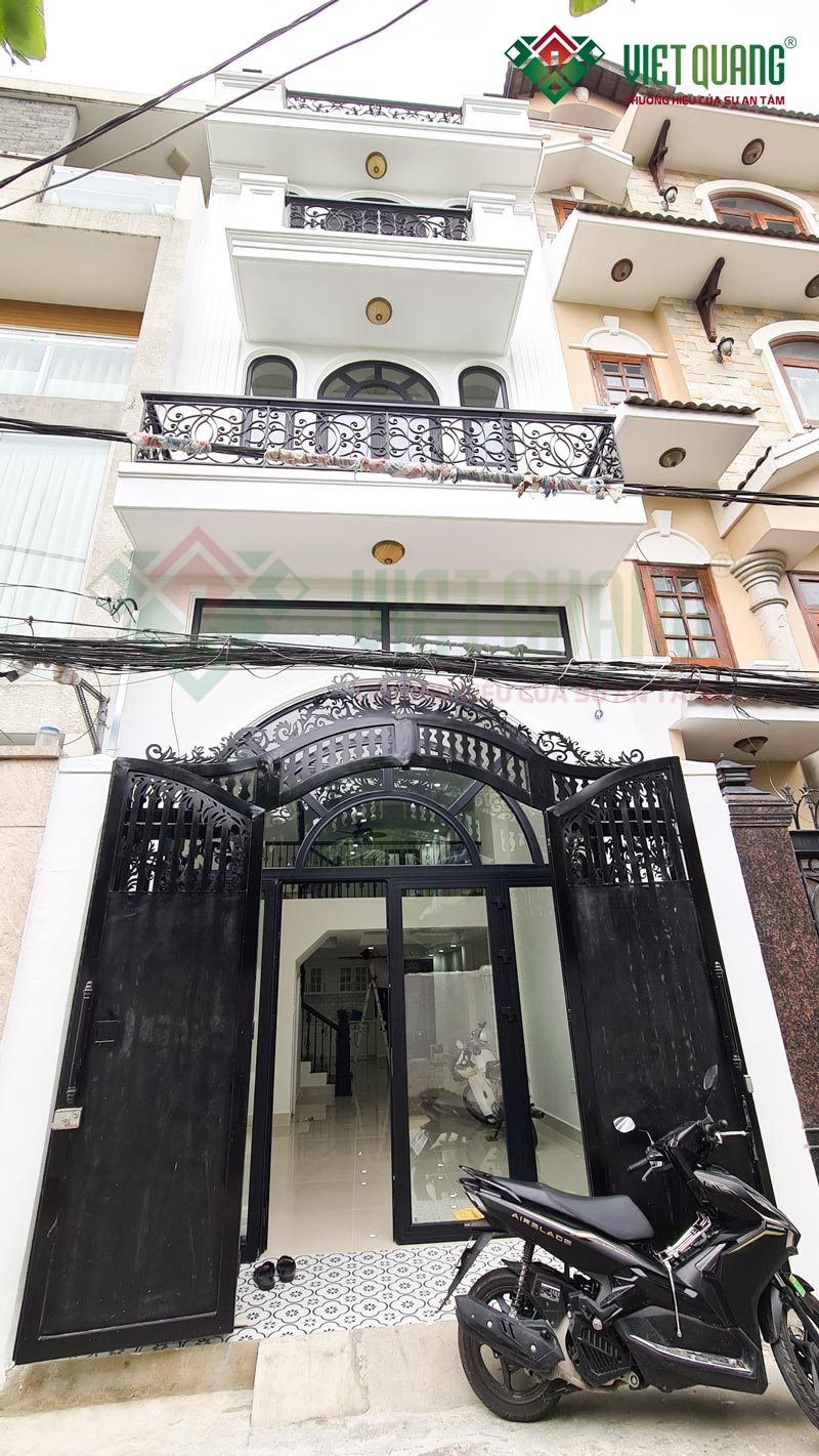 Thi công xây dựng nhà phố 4 tầng 1 lửng tân cổ điển 4.5×13.6m tại Phú Nhuận của anh Dũng