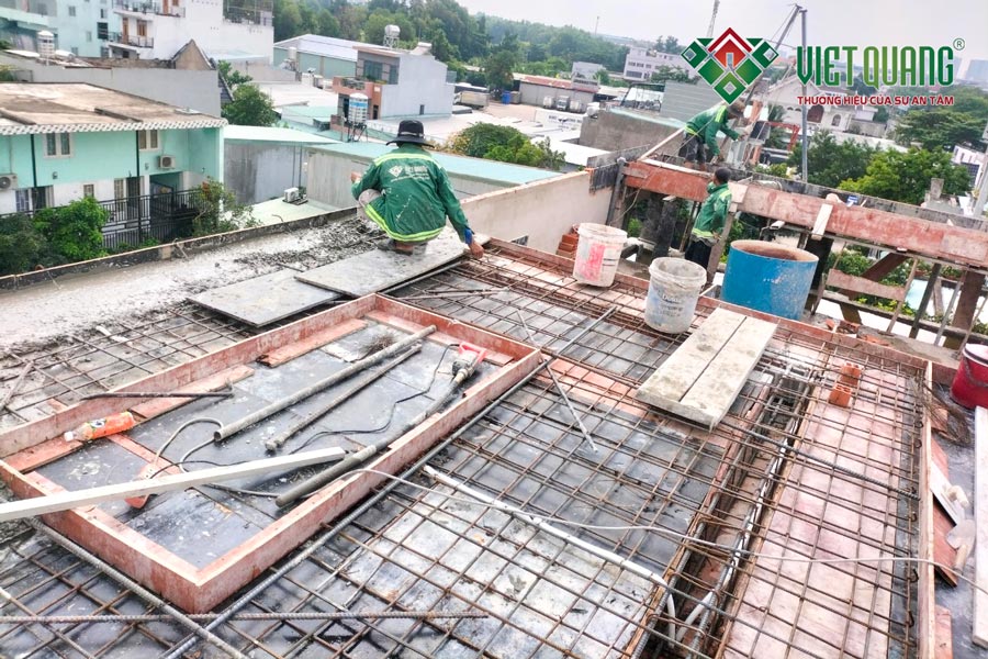 Thi công hạng mục phần mái nhà làm bằng bê tông cốt thép