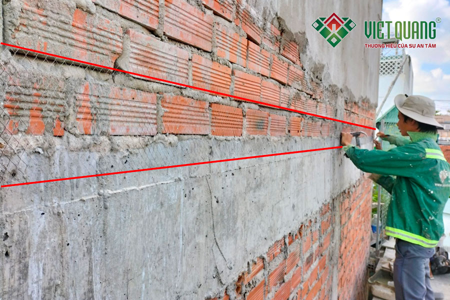 Đóng lưới mắt cáo chống nứt tường và tô trát tường ngoài nhà