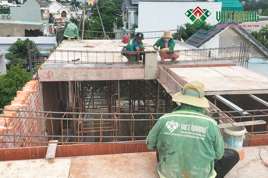 Thi công xây dựng phần thô sàn lầu 2, lầu 3 của công trình.