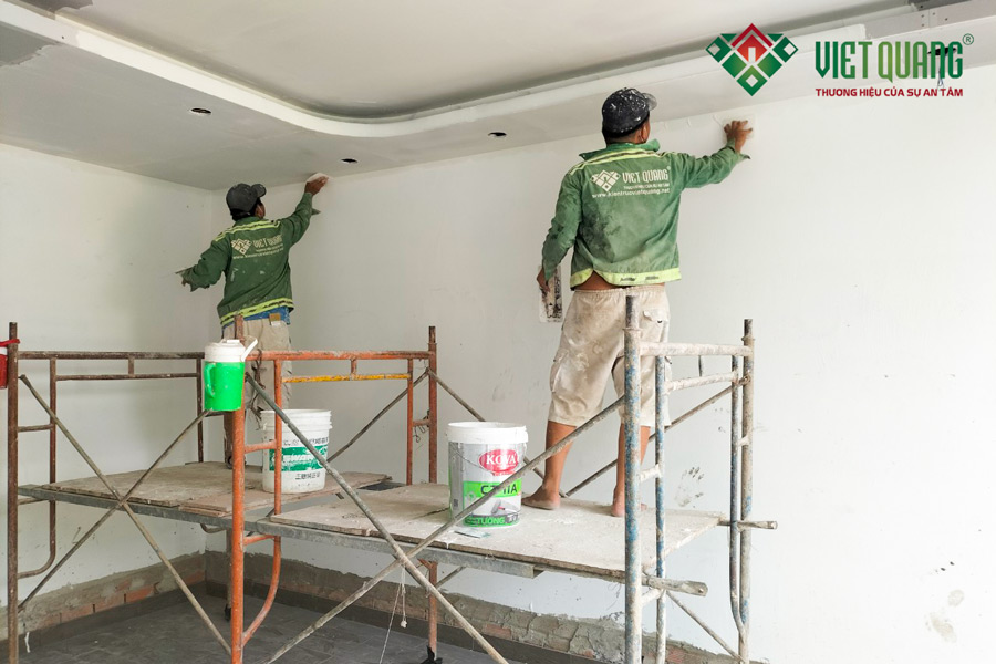 Thi công trét bột matit, sơn nước cho công trình