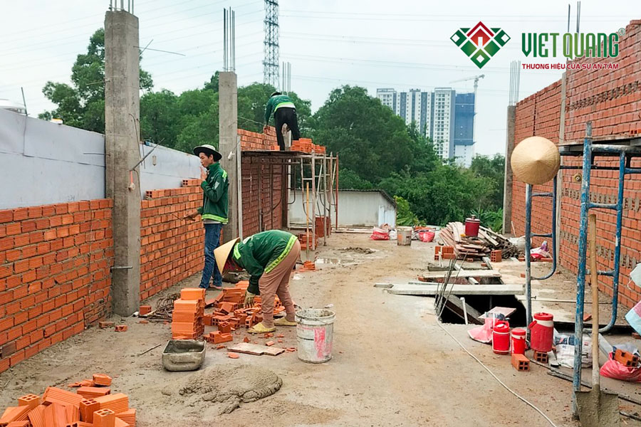 Thi công xây dựng phần thô sàn lầu 2, lầu 3 của công trình.