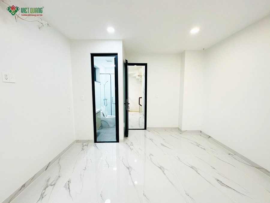 Bàn giao nhà 1 trệt 1 lửng 3 lầu 1 tum sân thượng 4.3x19m