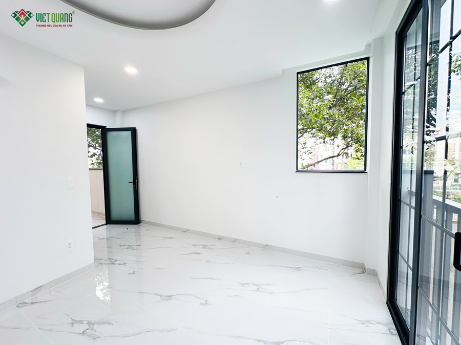 Bàn giao nhà 1 trệt 1 lửng 3 lầu 1 tum sân thượng 4.3x19m