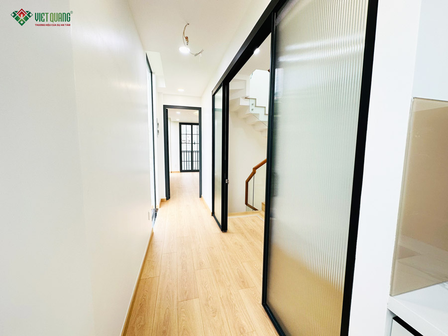 Bàn giao nhà 1 trệt 1 lửng 3 lầu 1 tum sân thượng 4.3x19m