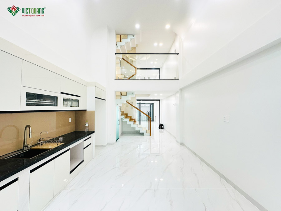 Bàn giao nhà 1 trệt 1 lửng 3 lầu 1 tum sân thượng 4.3x19m