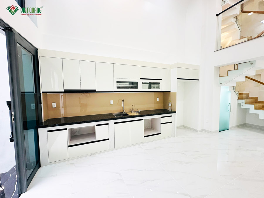 Bàn giao nhà 1 trệt 1 lửng 3 lầu 1 tum sân thượng 4.3x19m