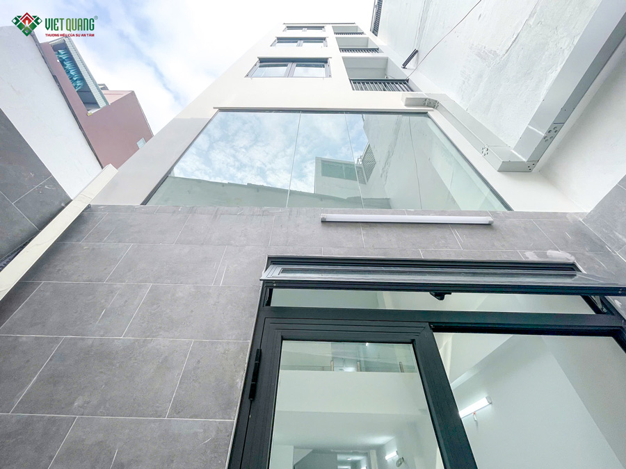 Bàn giao nhà 1 trệt lửng 3 lầu sân thượng 4x25m tại Quận 3