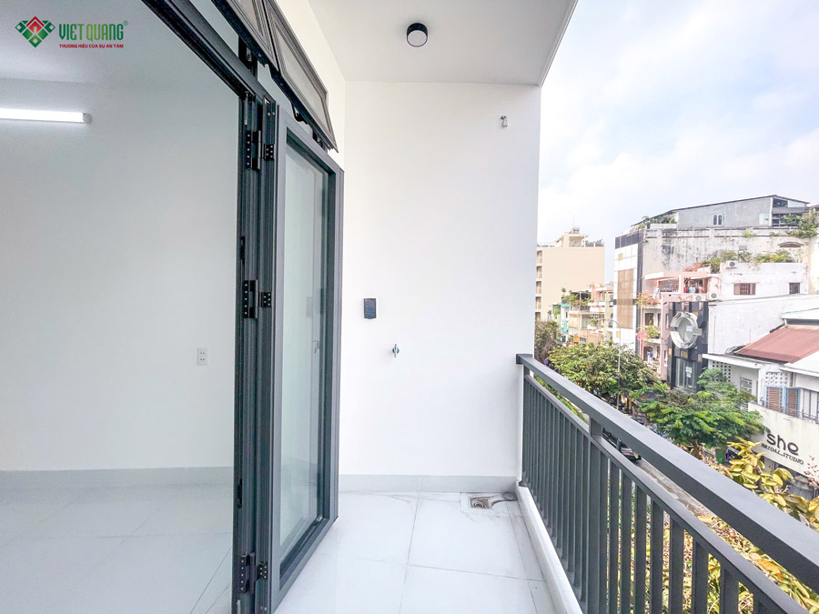 Bàn giao nhà 1 trệt lửng 3 lầu sân thượng 4x25m tại Quận 3