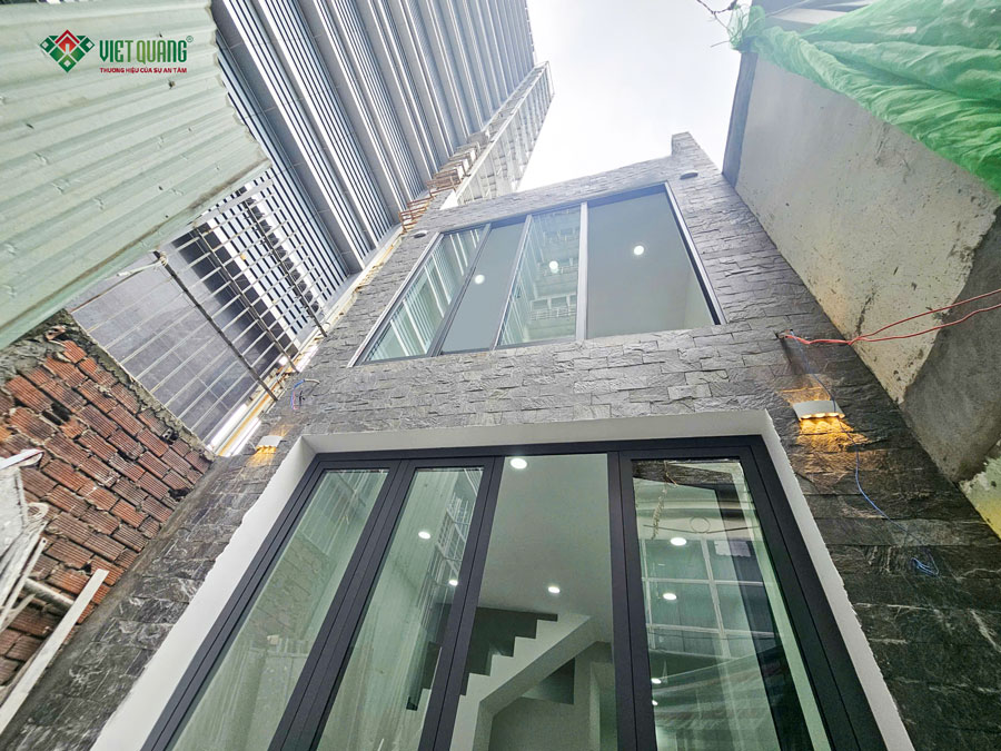Thi công xây dựng nhà phố 2 tầng sân thượng – nhà anh Quân tại Quận 3 