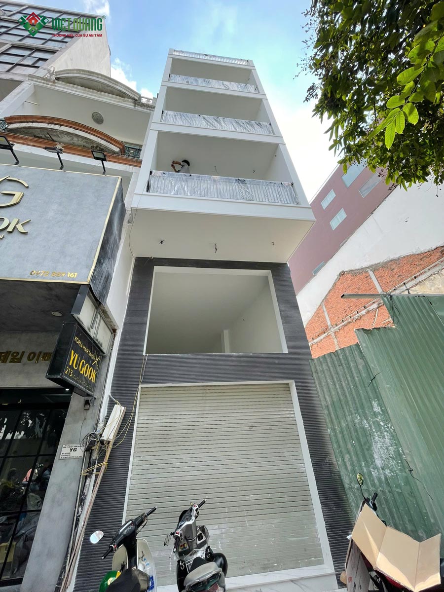 Thi công nhà 1 trệt lửng 3 lầu sân thượng diện tích 4x25m tại Quận 3 – anh Minh
