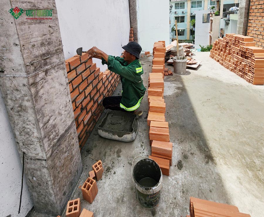 Thi công dựng khung nhà 1 trệt lửng 3 lầu