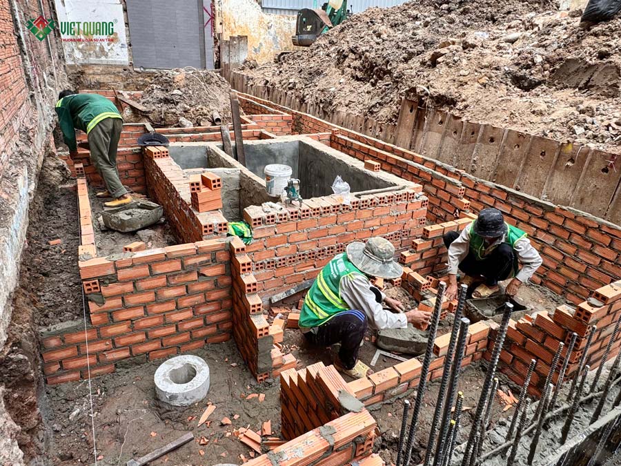 Xây dựng nhà phố 1 trệt lửng 3 lầu sân thượng diện tích 4x25m tại Quận 3 – anh Minh