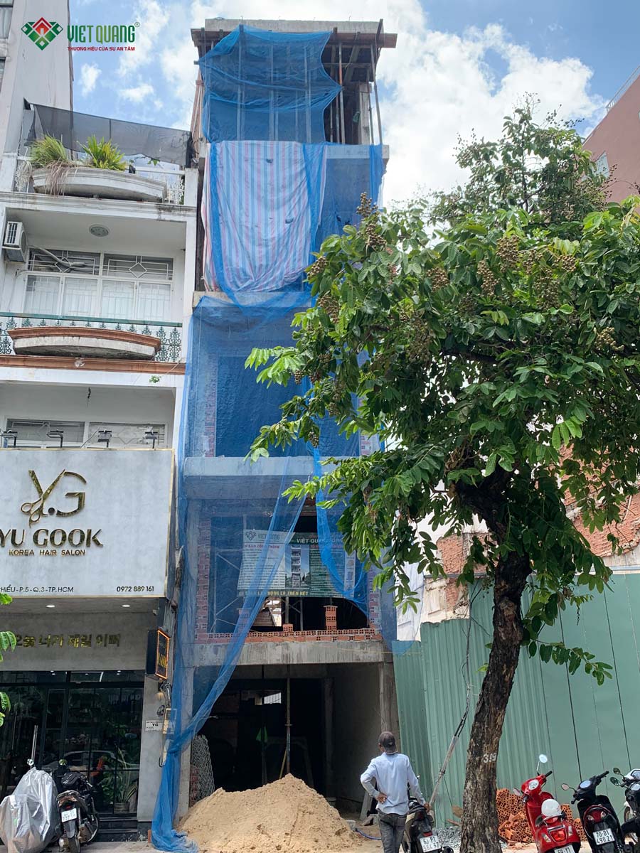 Thi công dựng khung nhà 1 trệt lửng 3 lầu