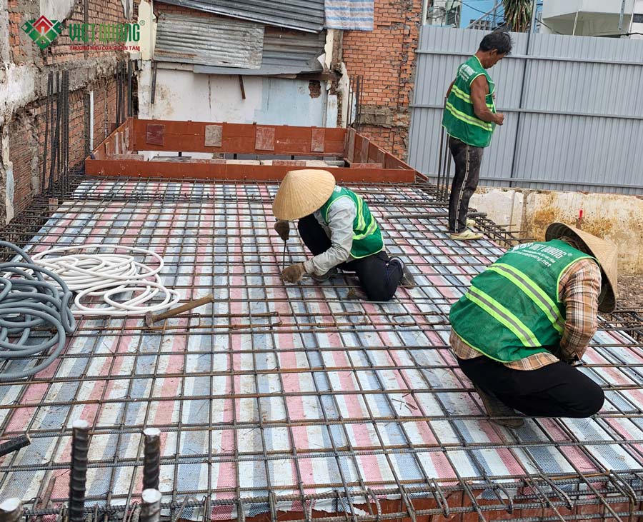 Thi công dựng khung nhà 1 trệt lửng 3 lầu