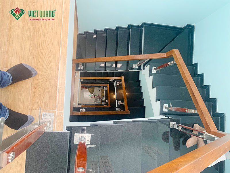 Cầu thang nhà anh Luân – Quận Gò Vấp