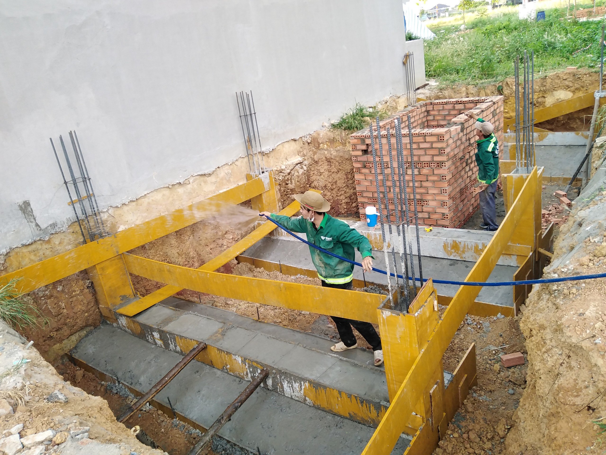 Thi công móng băng